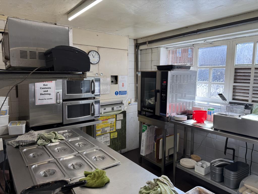 Lot: 30 - LANDMARK FREEHOLD TOWN CENTRE COMMERCIAL INVESTMENT - A View of the Commercial Kitchen